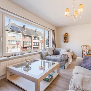 spacious-warm-and-updated-home-w-parking-garden.bruges-hotels.info/
